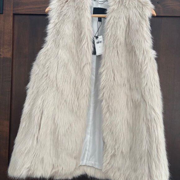 NWT Banana Republic Faux Fur Vest Light Taupe - Picture 2 of 3